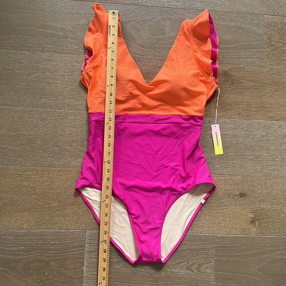 Colorblock Ruffle One-Piece Swimsuit - Picture 5 of 9